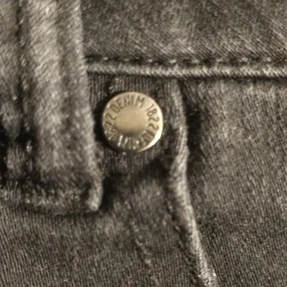 1822 Denim Black Skinny Jeans with Silver Hardware - Picture 3 of 5